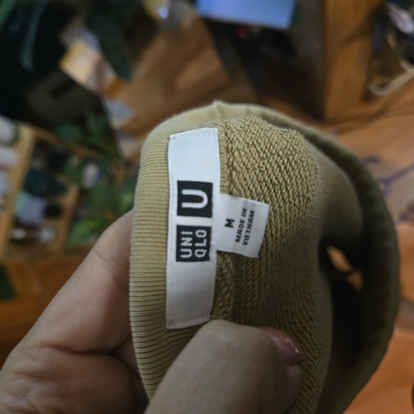 Uniqlo Men's Beige Crewneck Sweater - Picture 5 of 6